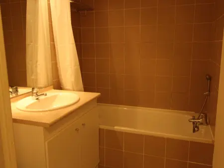 Appartement T2 avec Balcon, Parking et WiFi - Proche Thermes et Centre ville, 4 pers. - Photo 9