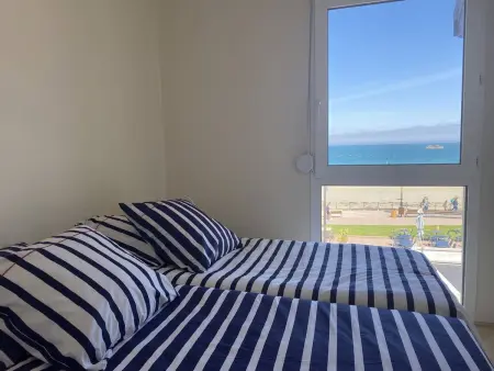 Appartement avec WIFI et Vue Mer, Plage de Trestraou à Perros-Guirec - Photo 1