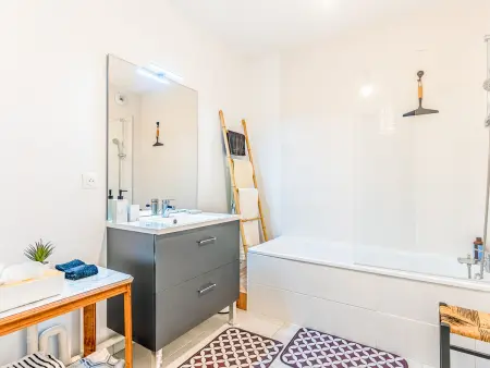 Appartement T3 Moderne avec Terrasse, 2 Parkings, Proche Centre – 4 Personnes, 2 Étoiles - Photo 8