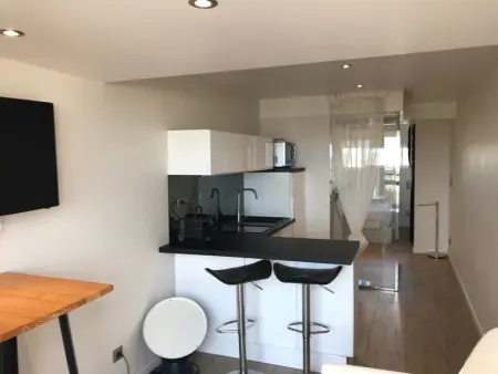 Appartement climatisé pour 2 avec parking, terrasse et vue mer - Photo 3