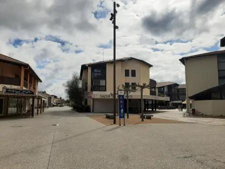 Appartement T2 Tout Confort Centre-Ville Vieux-Boucau avec Parking Privatif et Proche des Plages - Photo 21
