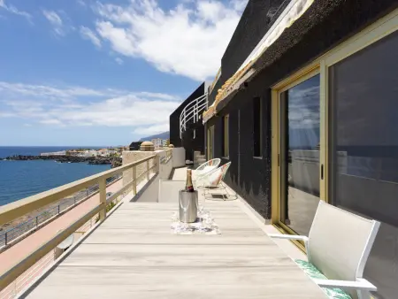Luxueux Duplex Moderne avec Terrasse, Vue Mer et Wi-Fi 600 mb - Photo 4
