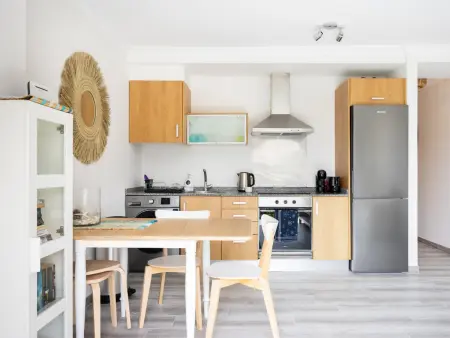 Appartement moderne en bord de mer avec balcon, parking et Wi-Fi - Photo 5