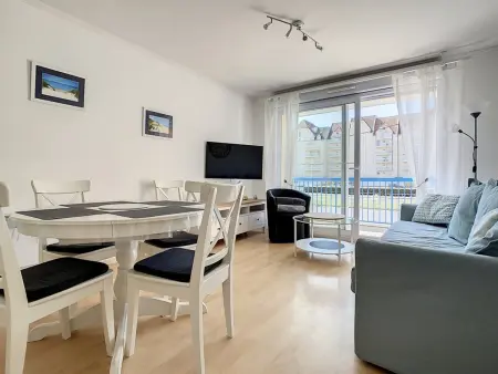 Appartement lumineux à 100m de la plage avec balcon, parking, idéal pour séjours courts et longs - Photo 2