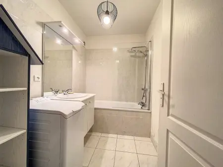 Appartement 2 chambres avec balcon et cuisine équipée - Photo 10