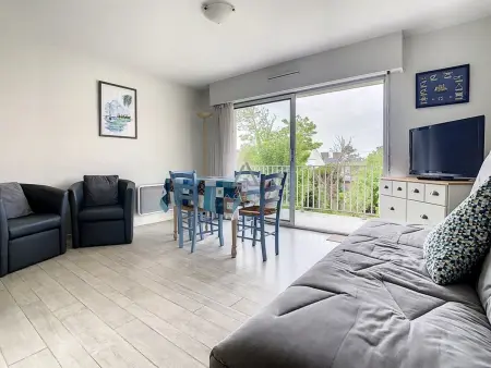 Charmant appartement avec balcon, 1 chambre, parking, à 500m du centre, 1km de la plage - Photo 2