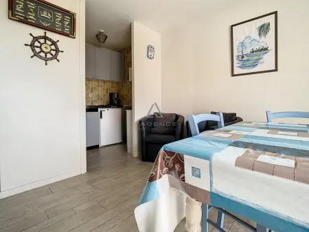 Charmant appartement avec balcon, 1 chambre, parking, à 500m du centre, 1km de la plage - Photo 4