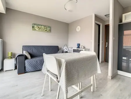 Studio rénové avec balcon, parking privé, proche centre-ville et plage - 2 pers - Photo 3
