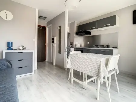 Studio rénové avec balcon, parking privé, proche centre-ville et plage - 2 pers - Photo 4