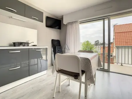 Studio rénové avec balcon, parking privé, proche centre-ville et plage - 2 pers - Photo 5