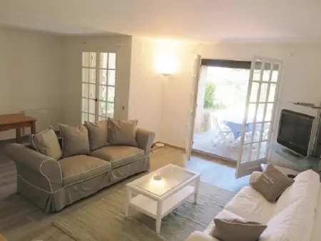 Mas rénové 2 chambres avec piscine à 1km de la plage de Gigaro - Photo 4