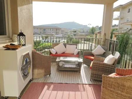 Charmant T3 à La Croix-Valmer : Terrasse, Piscine, Parking et Proximité Village - Photo 1
