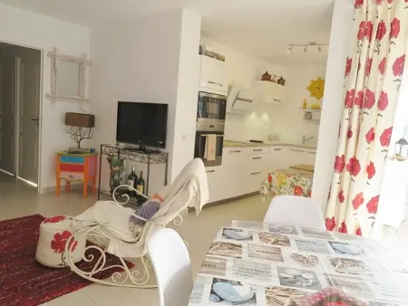 Charmant T3 à La Croix-Valmer : Terrasse, Piscine, Parking et Proximité Village - Photo 3