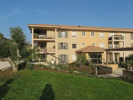 Charmant T3 à La Croix-Valmer : Terrasse, Piscine, Parking et Proximité Village - Photo 10