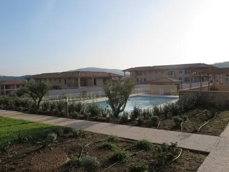 Charmant T3 à La Croix-Valmer : Terrasse, Piscine, Parking et Proximité Village - Photo 11