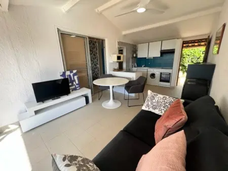 Mas rénové 4 pers, terrasse, piscine, proche plages - Photo 7