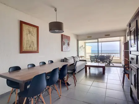 Appartement F3 en Front de Mer avec Terrasse et Parking Privé - Photo 3