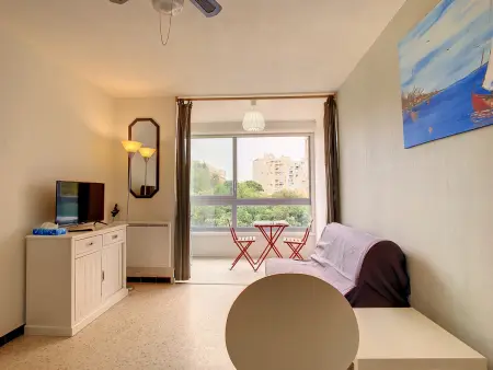 Charmant 2 pièces rénové proche plage avec loggia vitrée, TV, local vélos et parking - Photo 3