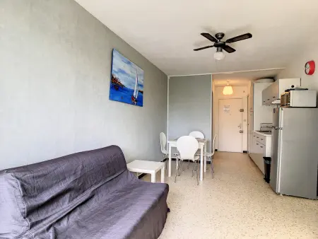 Charmant 2 pièces rénové proche plage avec loggia vitrée, TV, local vélos et parking - Photo 6