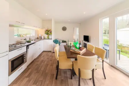 Le Baroudeur, Mobil-home spacieux avec terrasse à Erezée - Photo 2