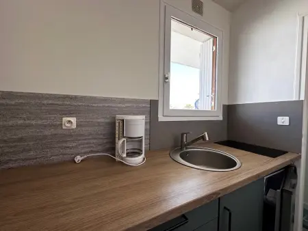 Studio rénové près de la plage avec Wi-Fi et animaux admis - Photo 4
