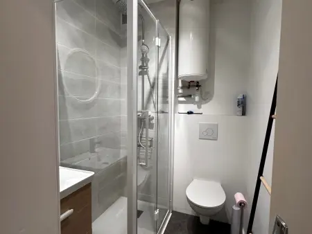 Studio rénové près de la plage avec Wi-Fi et animaux admis - Photo 5