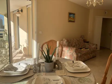 Appartement 2P à Juan les Pins : emplacement idéal, parking, terrasses, proche plage et commerces - Photo 1