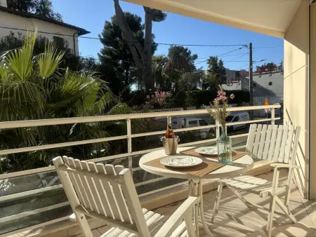 Appartement 2P à Juan les Pins : emplacement idéal, parking, terrasses, proche plage et commerces - Photo 12