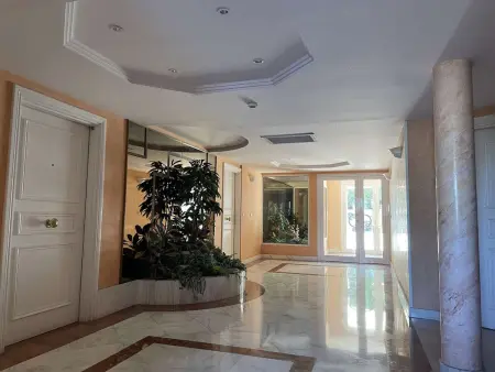 Appartement 2P à Juan les Pins : emplacement idéal, parking, terrasses, proche plage et commerces - Photo 13