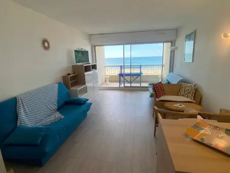 Studio pied dans l'eau, grand frigo, lave-vaisselle, lave-linge, parking privé - Photo 3