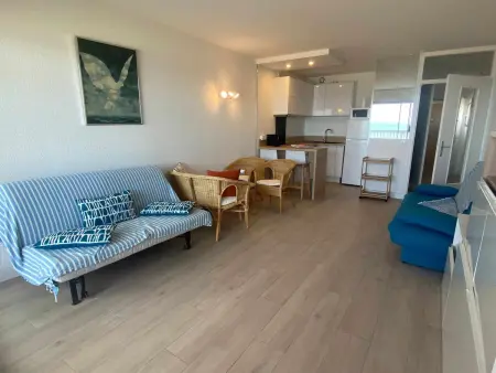 Studio pied dans l'eau, grand frigo, lave-vaisselle, lave-linge, parking privé - Photo 5
