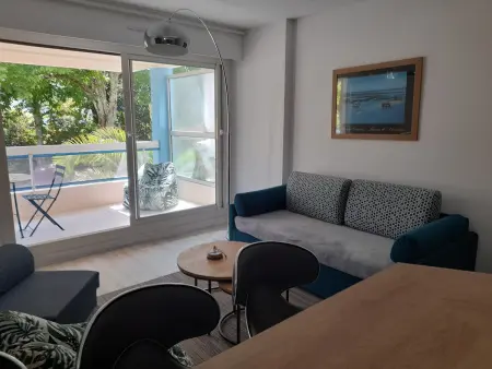Appartement T2 à Arcachon - Proche du Casino, Centre-ville, Plage d'Eyrac, Parking et Balcon - Photo 2