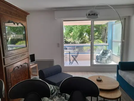 Appartement T2 à Arcachon - Proche du Casino, Centre-ville, Plage d'Eyrac, Parking et Balcon - Photo 3