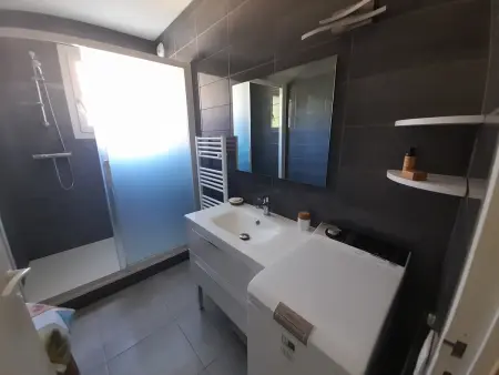 Appartement T2 à Arcachon - Proche du Casino, Centre-ville, Plage d'Eyrac, Parking et Balcon - Photo 9
