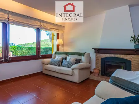 Superbe Appartement à Palamós: 3 Chambres, Terrasse, Piscine, Parking et Proche Plage - Photo 7