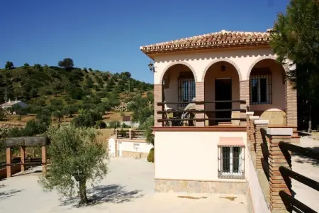 Casa Los Olivos, Villa rustique avec piscine à Alora - Photo 1