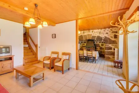 Maison près des volcans d'Auvergne, Nid familial de Vic-sur-Cère - Photo 2