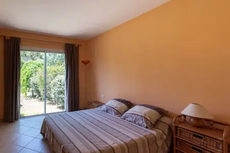 Jaune, Villa spacieuse avec piscine - Photo 5