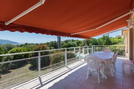 Jaune, Villa spacieuse avec piscine - Photo 10