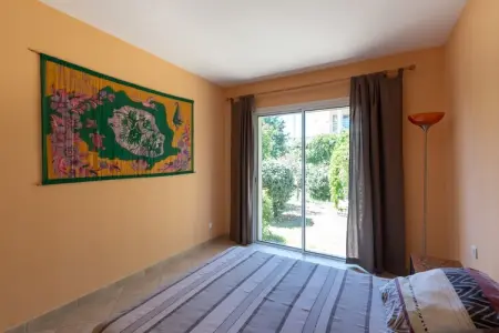 Jaune, Villa spacieuse avec piscine - Photo 13
