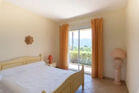 Jaune, Villa spacieuse avec piscine - Photo 15