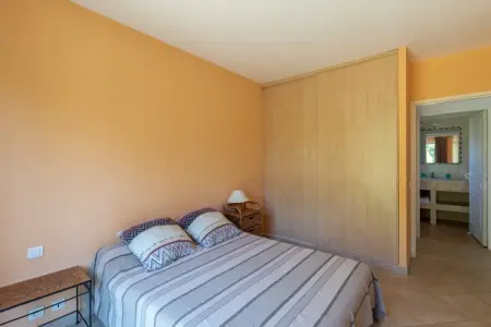 Jaune, Villa spacieuse avec piscine - Photo 20