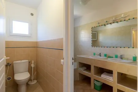 Jaune, Villa spacieuse avec piscine - Photo 24