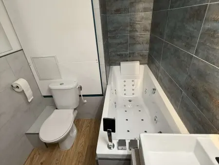 Appart rénové 8 pers avec piscine, jacuzzi et sauna aux Orres - Photo 10