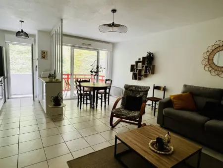 Cambo-les-Bains : Appartement T2 calme avec terrasse, parking, Internet - Photo 1