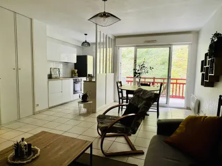 Cambo-les-Bains : Appartement T2 calme avec terrasse, parking, Internet - Photo 3