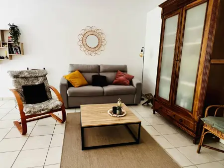 Cambo-les-Bains : Appartement T2 calme avec terrasse, parking, Internet - Photo 5