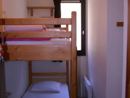 Studio cabine cosy avec balcon, 400m des pistes, casier à skis, proche commerces et remontées mécaniques. - Photo 2