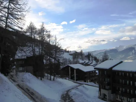 Charmant 2 pièces rénové, accès skis aux pieds, proche commerces et remontées, balcon sud-ouest - Photo 11