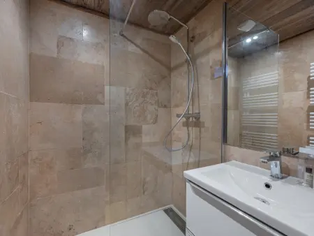 Appartement rénové ski aux pieds avec balcon à Val Thorens - Photo 9